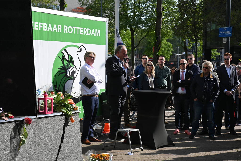 Honderden herdenken Pim Fortuyn