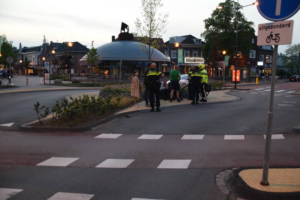 Fietser aangereden door bestelbus