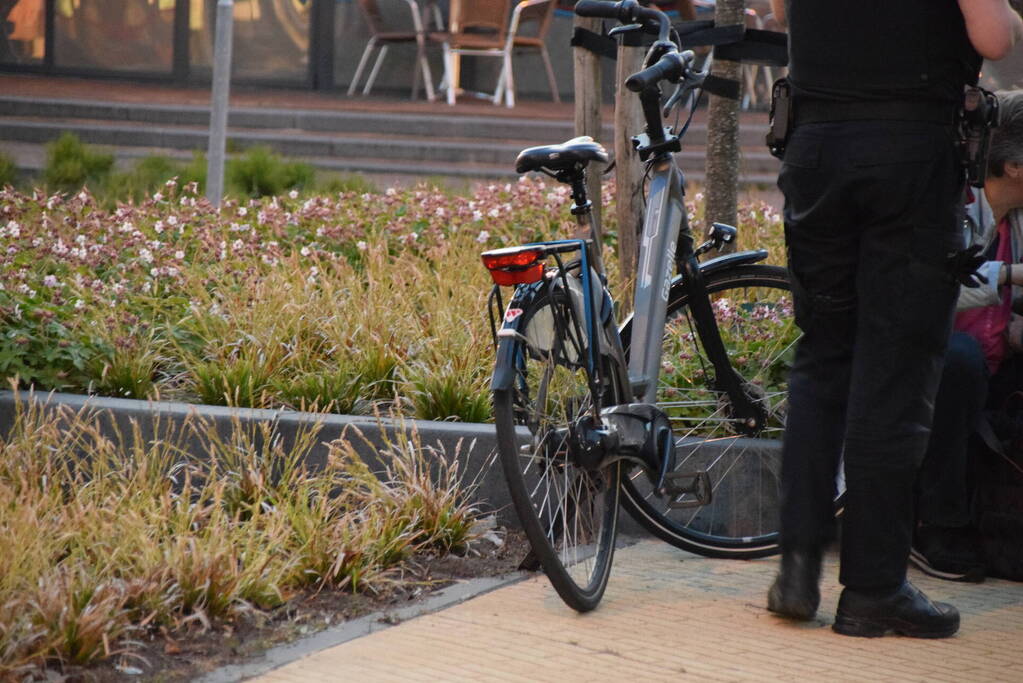 Fietser aangereden door bestelbus