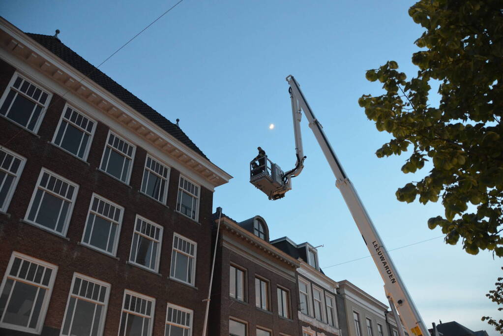 Brandweer ingezet voor losliggende dakpannen