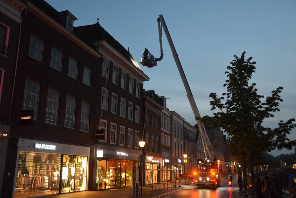 Brandweer ingezet voor losliggende dakpannen