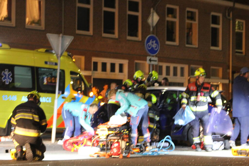 Zwaar gewonde bij frontale crash