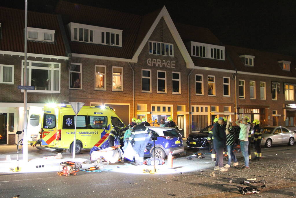 Zwaar gewonde bij frontale crash
