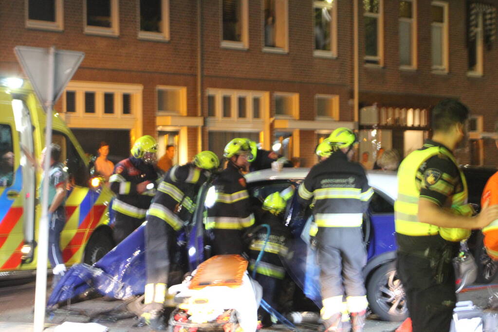 Zwaar gewonde bij frontale crash