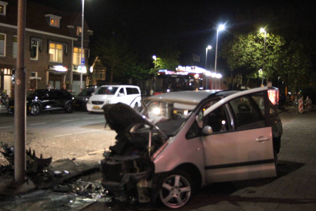 Zwaar gewonde bij frontale crash