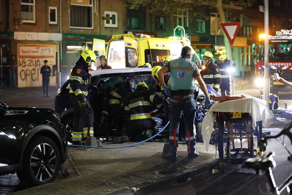 Zwaar gewonde bij frontale crash