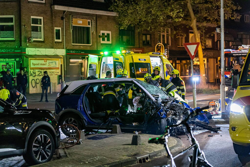 Zwaar gewonde bij frontale crash