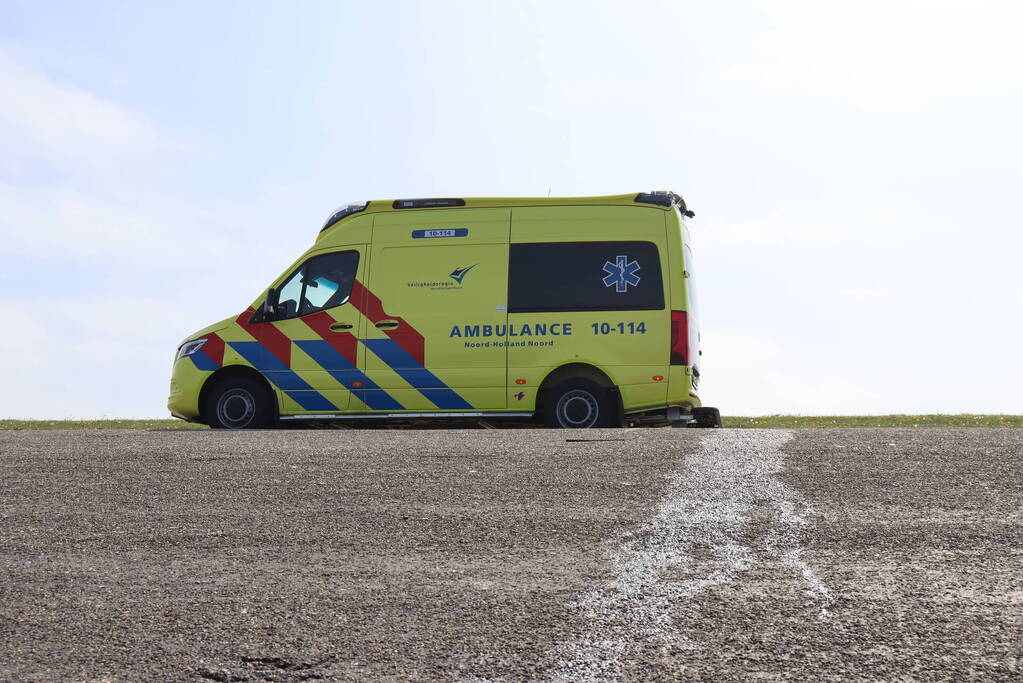 Persoon gewond na te water raken