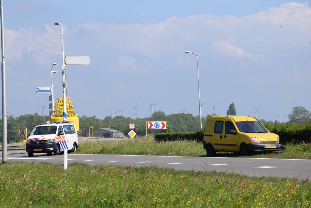 Schade na ongeval op rotonde