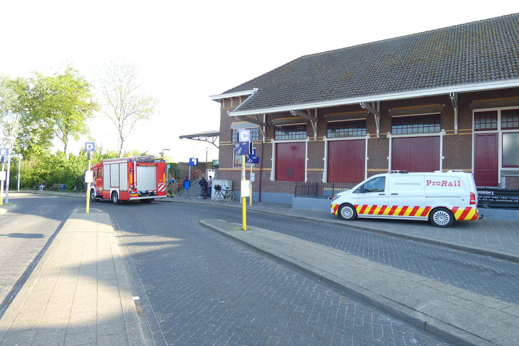 Heg in brand op treinstation
