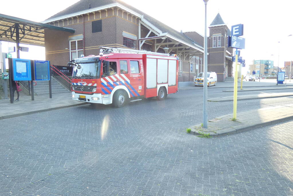 Heg in brand op treinstation