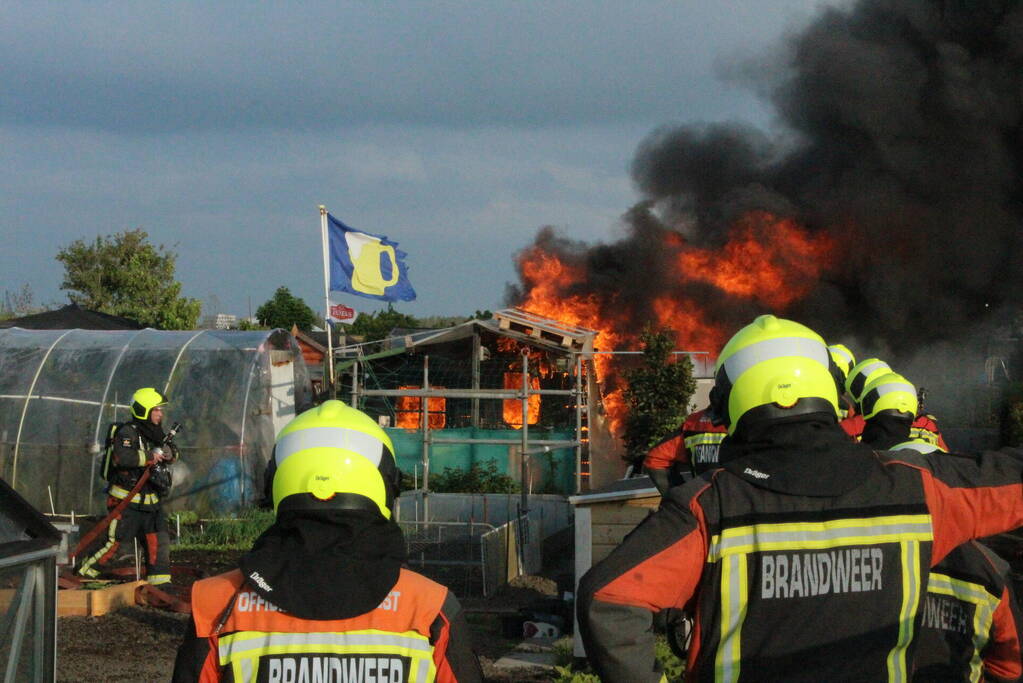 Uitslaande brand in tuinhuis
