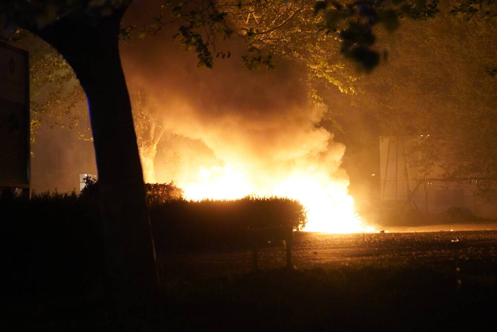 De zoveelste auto gaat in vlammen op