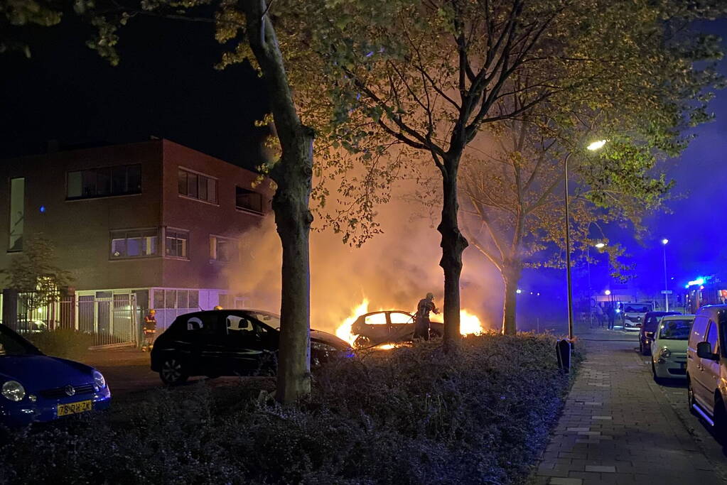 De zoveelste auto gaat in vlammen op