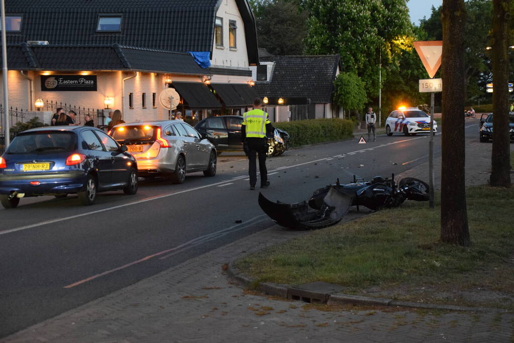 Veel schade bij ongeval met motorrijder