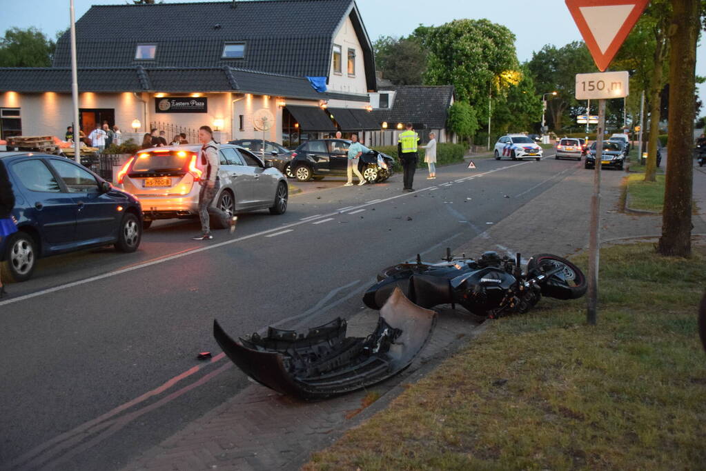 Veel schade bij ongeval met motorrijder