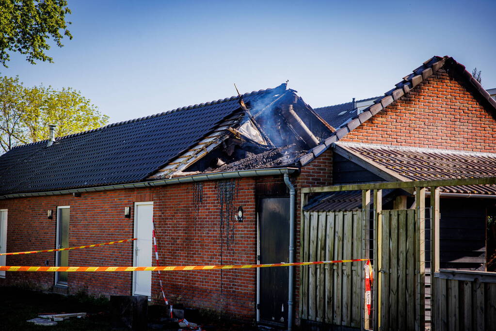 Flinke uitslaande brand in schuur achter woning