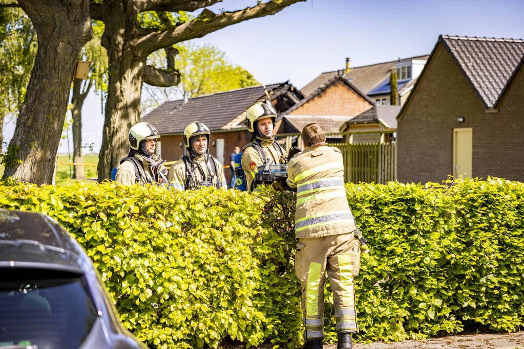 Flinke uitslaande brand in schuur achter woning