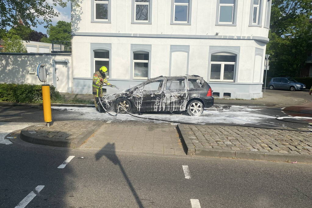 Auto verwoest vanwege brand