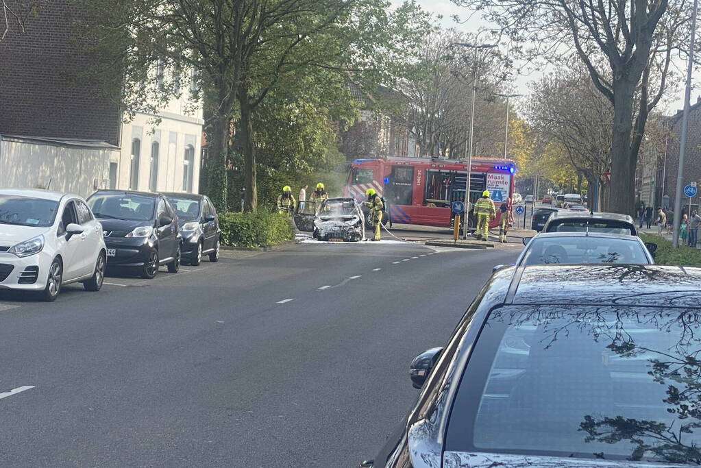 Auto verwoest vanwege brand