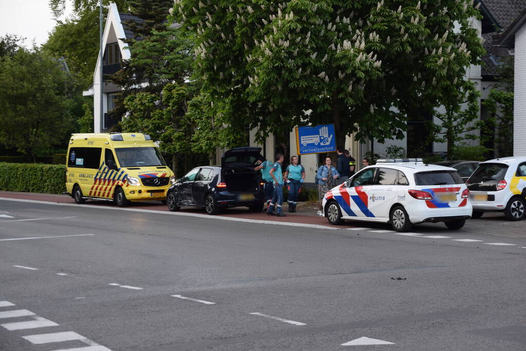 Flinke schade bij aanrijding tussen twee voertuigen