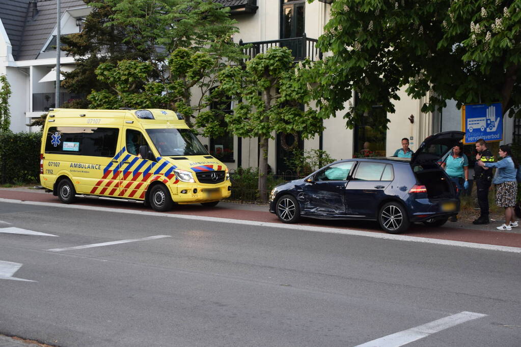 Flinke schade bij aanrijding tussen twee voertuigen