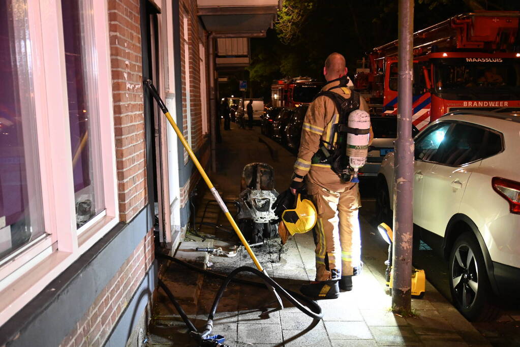 Woningen ontruimd door scooterbrand