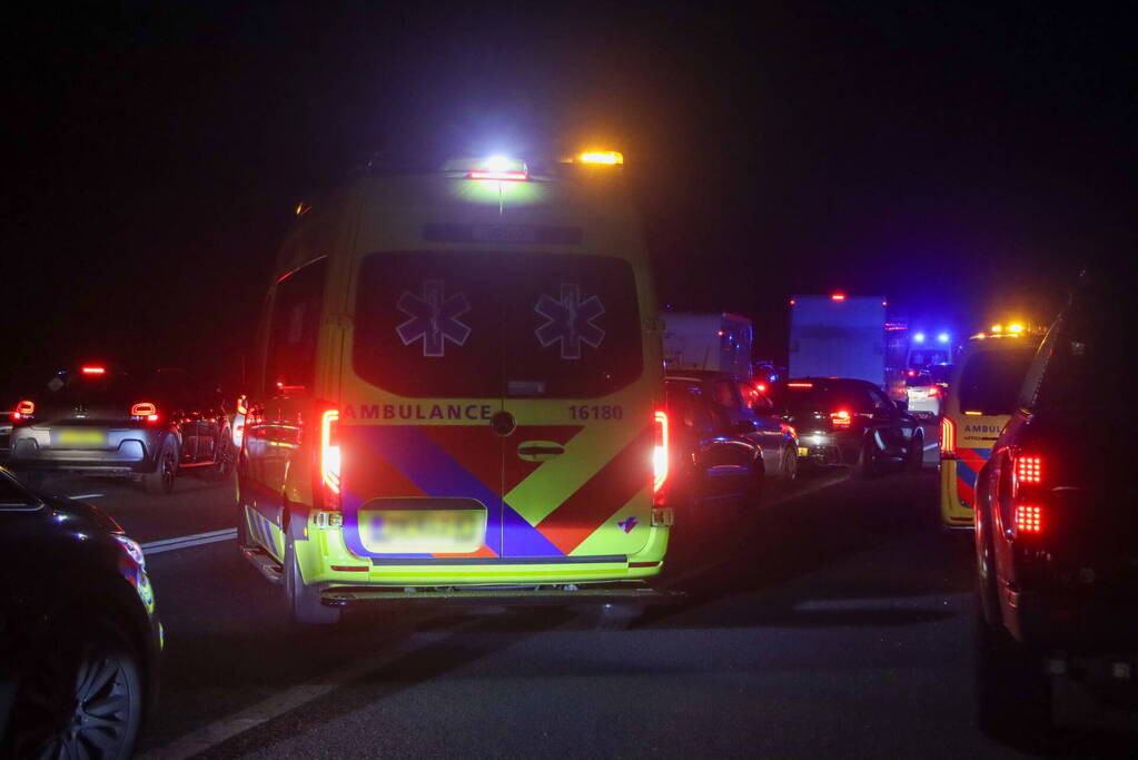 Boottrailer schiet los op snelweg