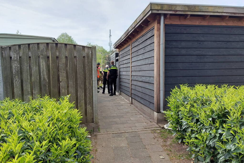 Brand in coniferenhaag snel geblust