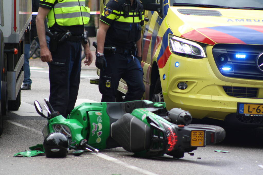Twee gewonden bij ernstig verkeersongeval