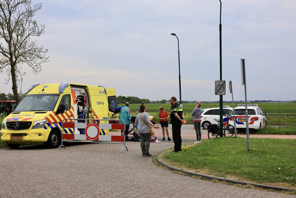 Man op fiets raakt gewond bij botsing met auto