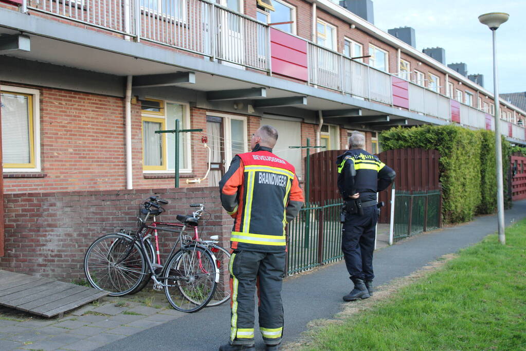 Brandweer controleert woning na brandmelding