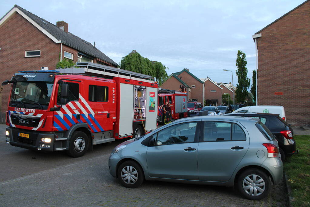 Brandweer controleert woning na brandmelding