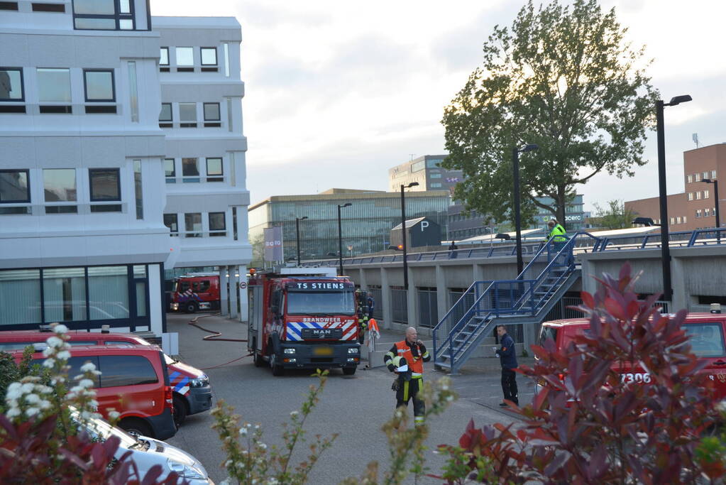 Brandweer pakt groots uit bij realistische oefening