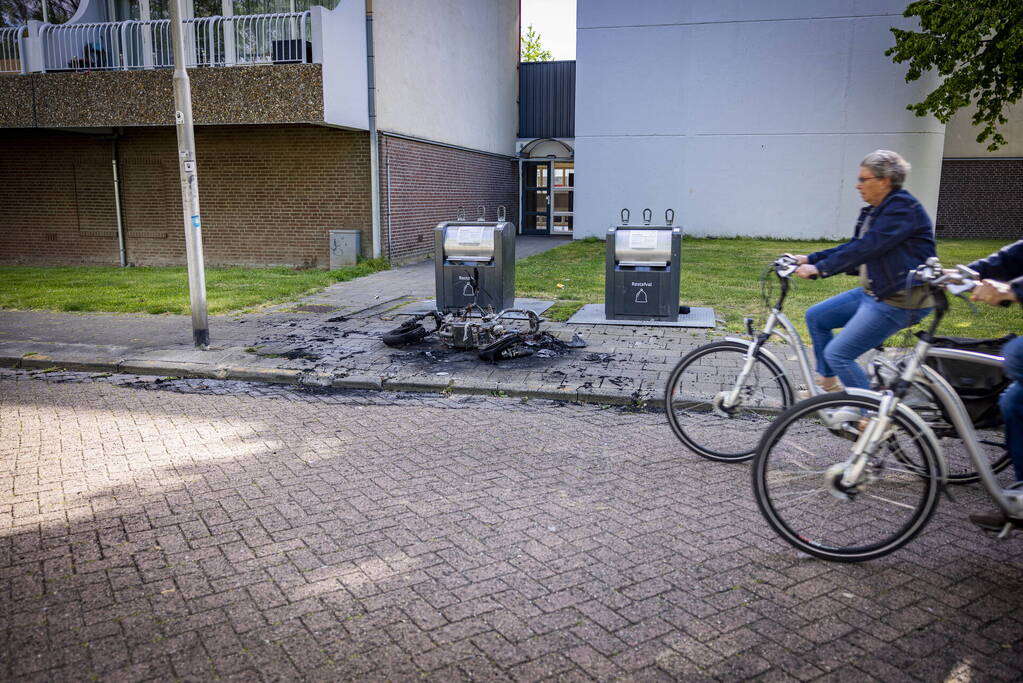Keistad geteisterd door scooterbranden