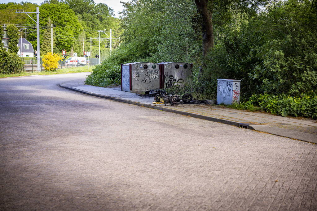 Keistad geteisterd door scooterbranden