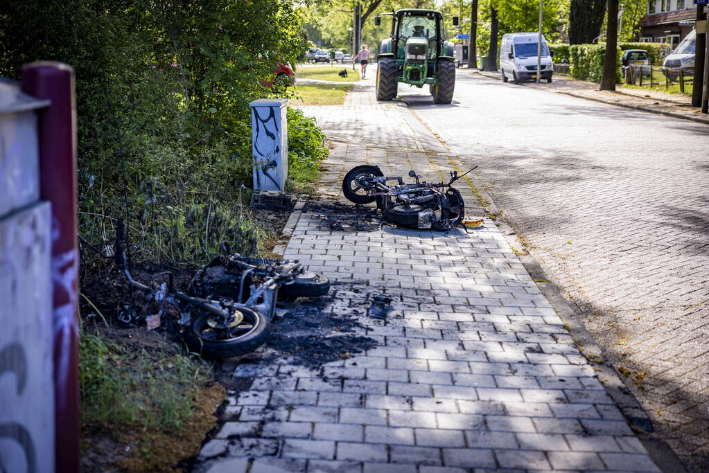 Keistad geteisterd door scooterbranden