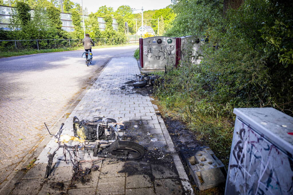 Keistad geteisterd door scooterbranden