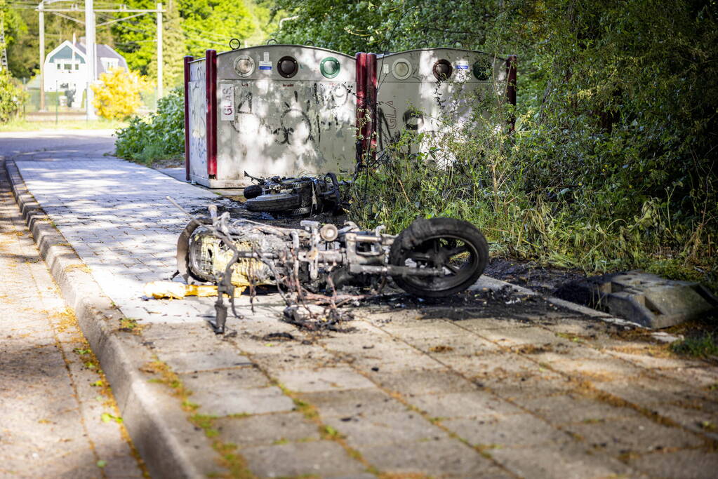 Keistad geteisterd door scooterbranden