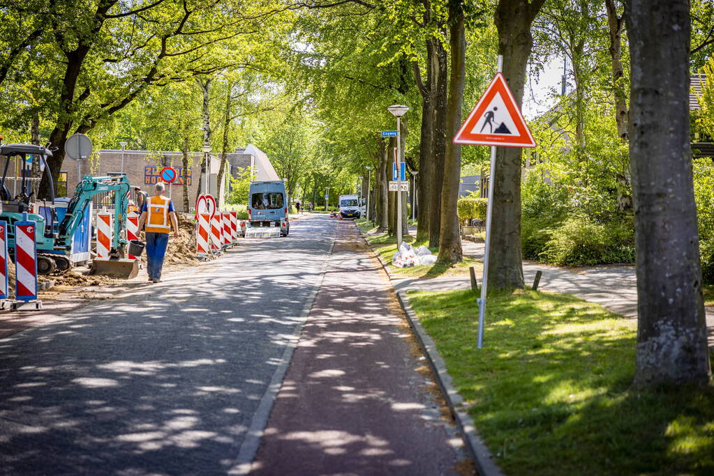 Waterleiding geraakt nabij Zwembad Hoogland