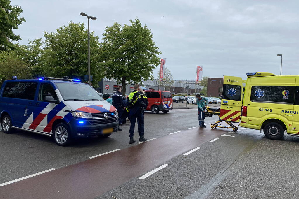 Fietser gewond bij botsing met auto
