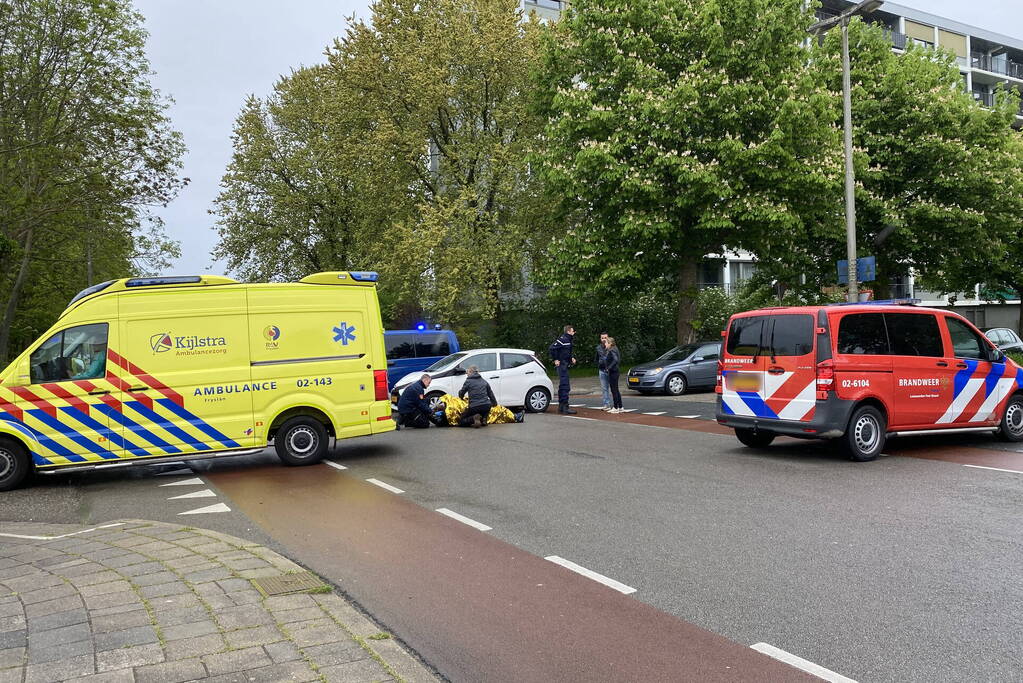 Fietser gewond bij botsing met auto