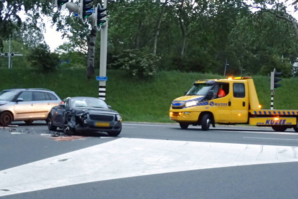 Veel schade na ongeval op kruising