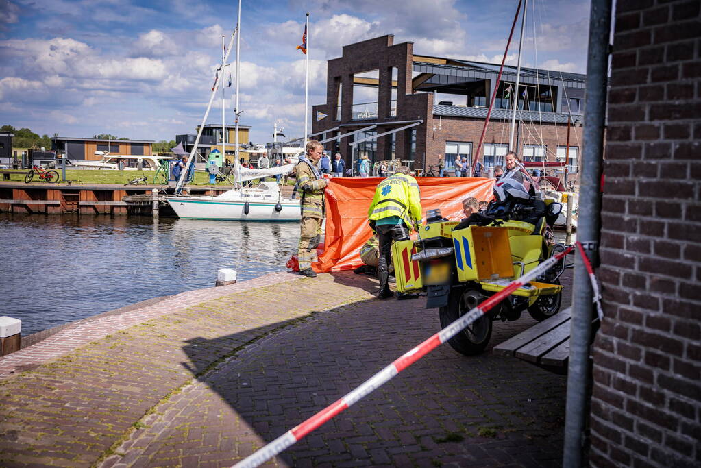 Schipper redt persoon uit het water