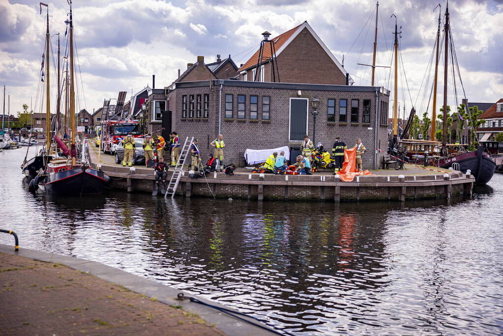 Schipper redt persoon uit het water