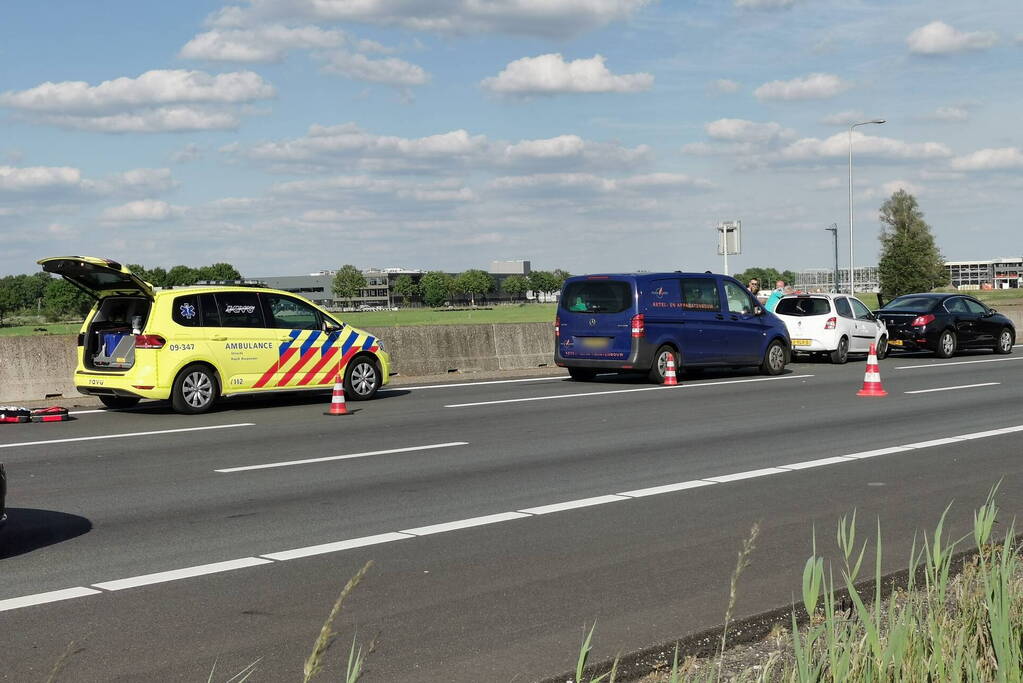 Drie voertuigen betrokken bij ongeval op snelweg