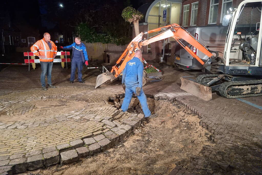 Meerdere wegen afgesloten vanwege waterlekkage