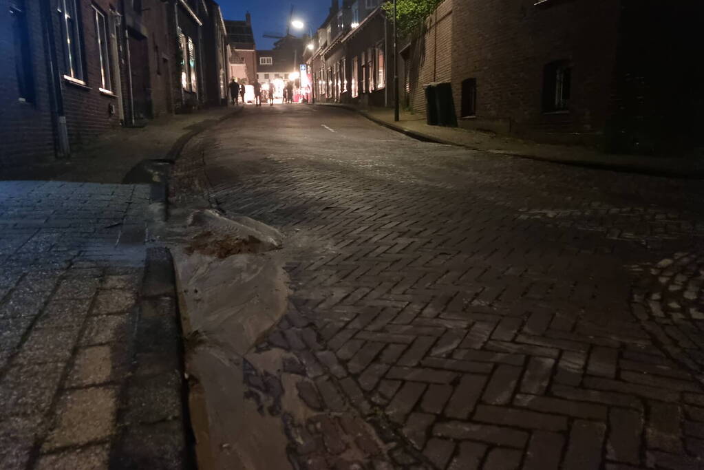 Meerdere wegen afgesloten vanwege waterlekkage