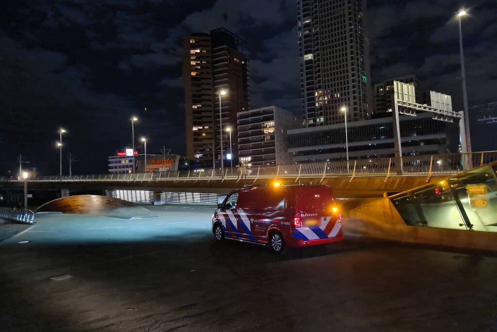 Grote zoekactie naar persoon te water Erasmusbrug