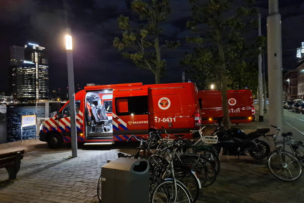 Grote zoekactie naar persoon te water Erasmusbrug
